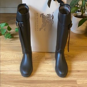 Sleekest Burberry Roscot riding rain boots!!